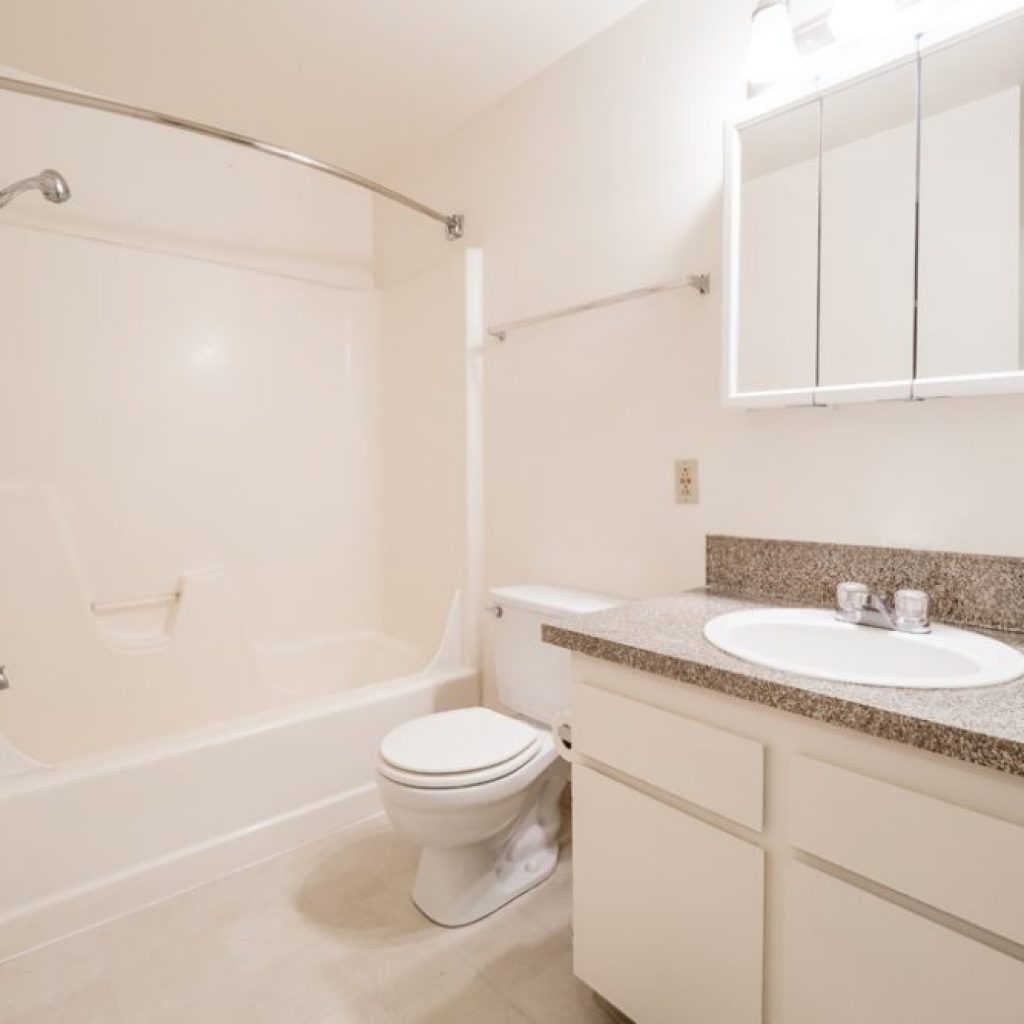 Jamestowne Plaza Apartments West Linn, OR Norris & Stevens, Inc.